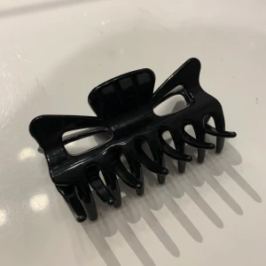 Hårklämma - Snygg hårklämma som ej kommer till användning⭐️