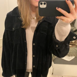 Manchester jacka - Svart Manchester jacka från zara L så lite oversize men inte så stor