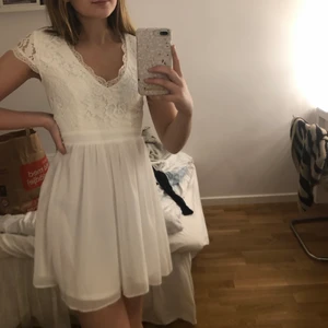 Studentklänning i spets - Såå fin avslutningsklänning eller studentklänning!! 