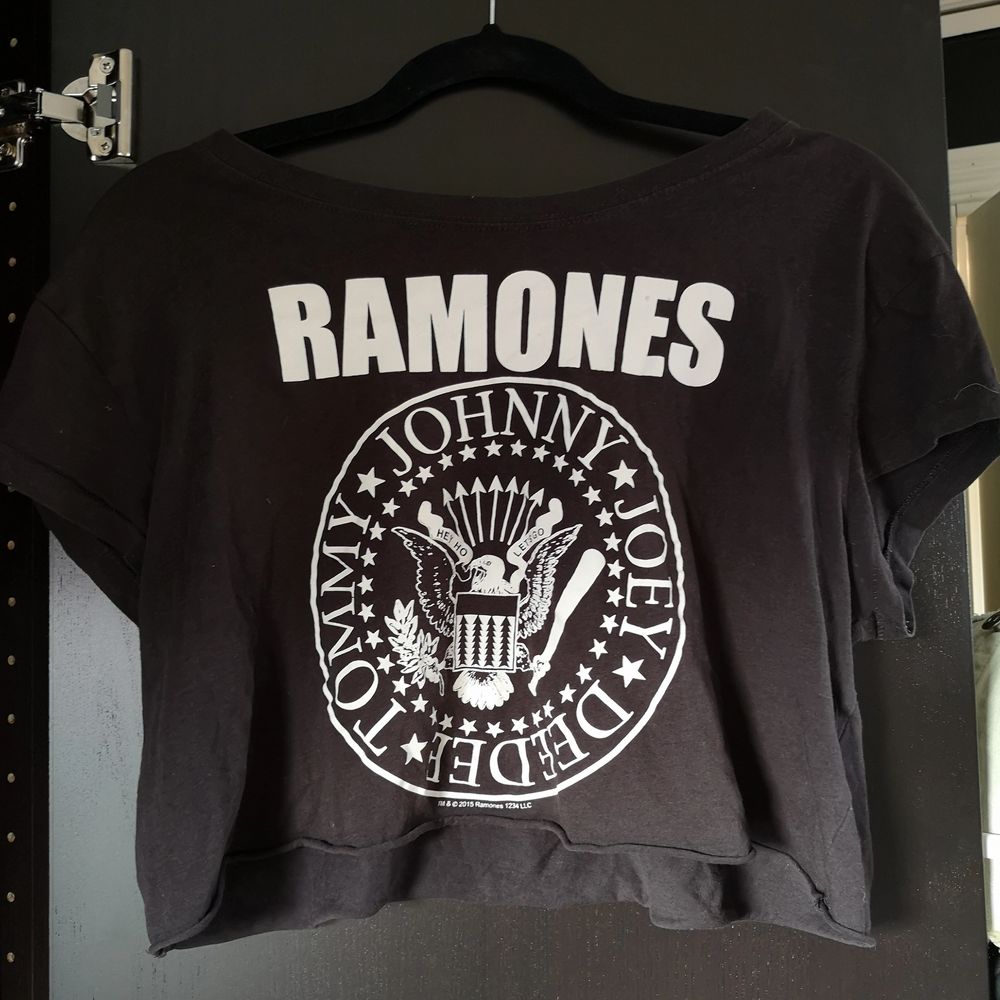 Häftig Ramones tröja . T-shirts.