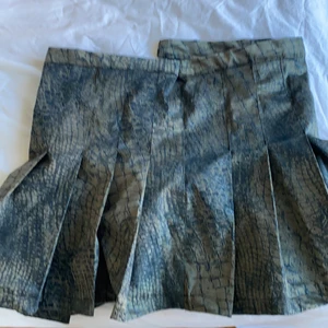 Kjol - Asball ”ormskinns”kjol som kag sytt själv💗