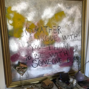 KONST: TRASHBOARD ART - TRASHBOARD ART är ett stockholm-baserat företag av mig, Klara Sunneborn. Jag jobbar med att göra om gamla tavlor som kan vara upp till 150 år gamla och förnya dem med hjälp av min egna moderna och unika touch. Instagram: trashboard.art 