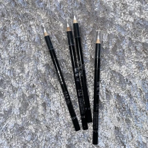 Vit kajalpenna - Vita kajalpennor, aldrig använda!🥳