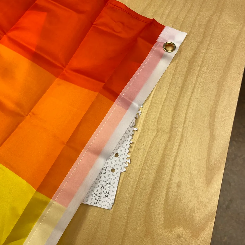 Säljer min nya prideflagga då den inte blir använd. Mått: 150 cm x 90 cm. Passar perfekt att ha på väggen, i taket, i en flaggstång, på Prideparad mm.. Övrigt.
