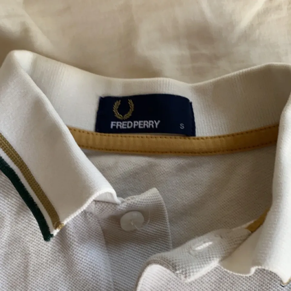 Fred Perry piké i storlek s. T-shirts.