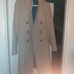 Zara woman & juicy couture - Rock från zara . Storlek S & kofta från juicy couture, storlek xs . samtliga i väldigt bra skick. Pris 400 for båda plag 