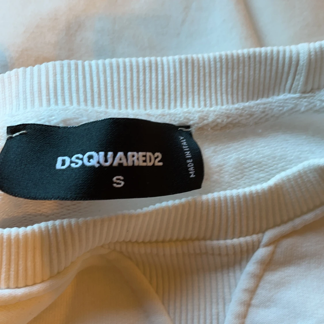 Dsquared2 tröja säljer billigt!! - 90