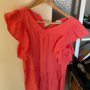 Zara klänning  - Säljer min zara klänning då den är för liten! Jätte fint skick!  164cm 13-14 år 