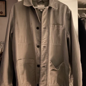 Grå jacka  - Grå jacka från HM som aldrig används! Size M. Bud från 250kr +frakt