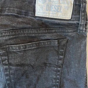 Fina svarta lågmidjade diesel jeans💕 - Super söta svarta lågmidjade jeans från Diesel✨