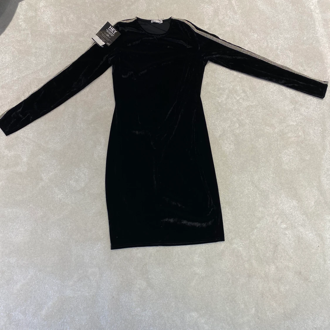 Helt ny svart sammet klänning