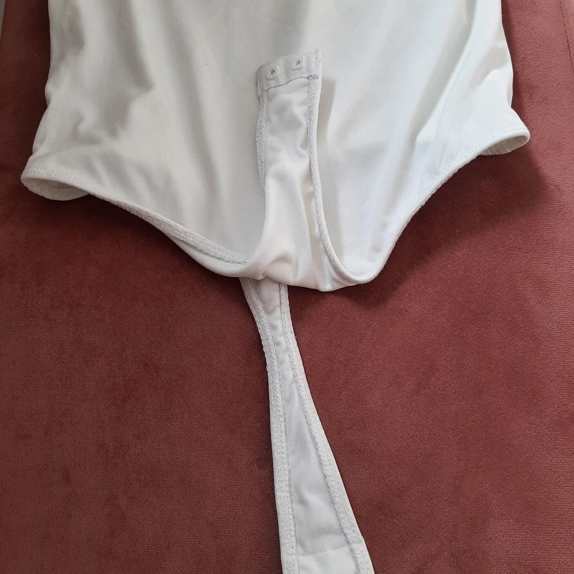 Vitt linne med spänne  - 91