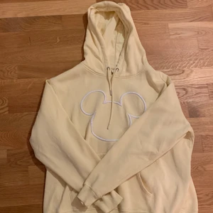 Yellow micky mouse hoodie - Yellow Micky mouse hoodie with a hood and pockets in the front