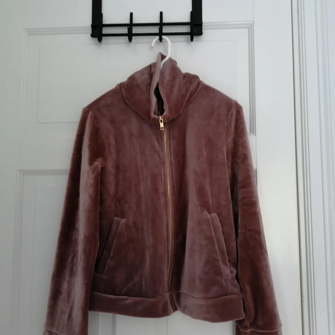 Velour tröja med hög krage  - 90