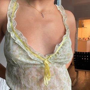 super sött linne! - Super fint med as gulliga detaljer - aldrig använt och storlek S/ 36