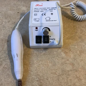 NAGLAR - Lite Akryl vätska medföljer. Lösnaglar, nagellack, glitter, UV lampa, elektrisk nagelfil. 