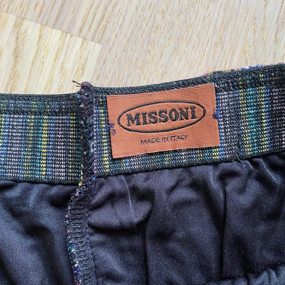 Stickad vintage kjol från Missoni, omsydd för att passa Xs (se söm bak). Fint vintage skick!. Kjolar.