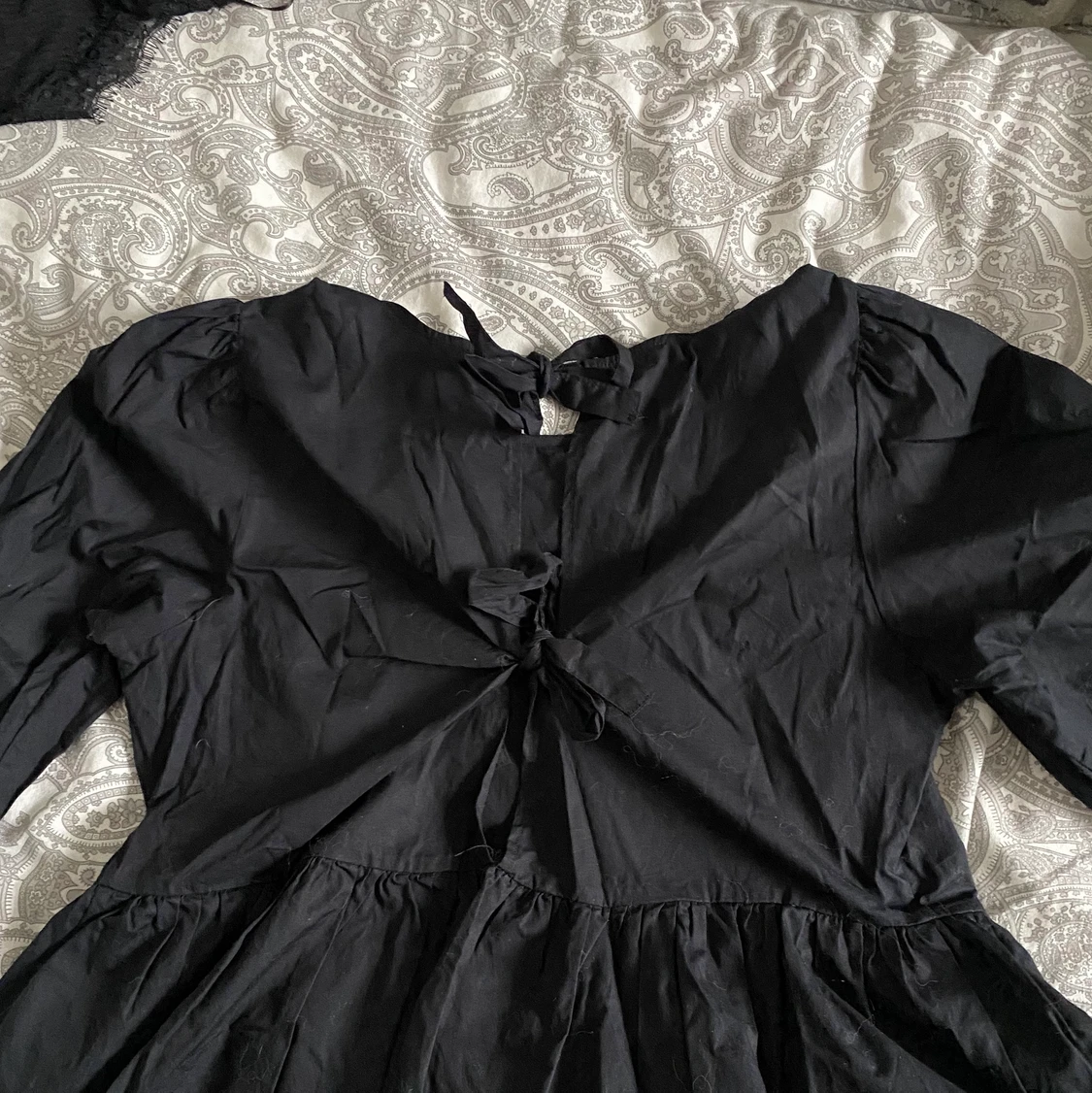 Topp med detaljer i ryggen - 90