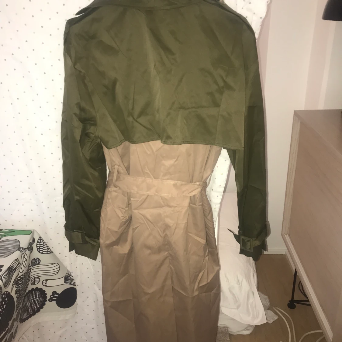 Trenchcoat från prettylittlething - 91