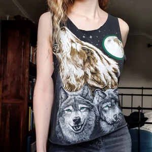 Varg tank top - Säljer över 200 plagg! 🤩 Stor mängdrabatt när du köper fler saker! 🤑 ✨ Köp 3(+) plagg 15% rabatt. ✨ Köp 5(+) plagg 20% rabatt.  ✨ Köp 10 (+) plagg 25 % rabatt. ✨ Köp 15 (+) plagg 30 % rabatt