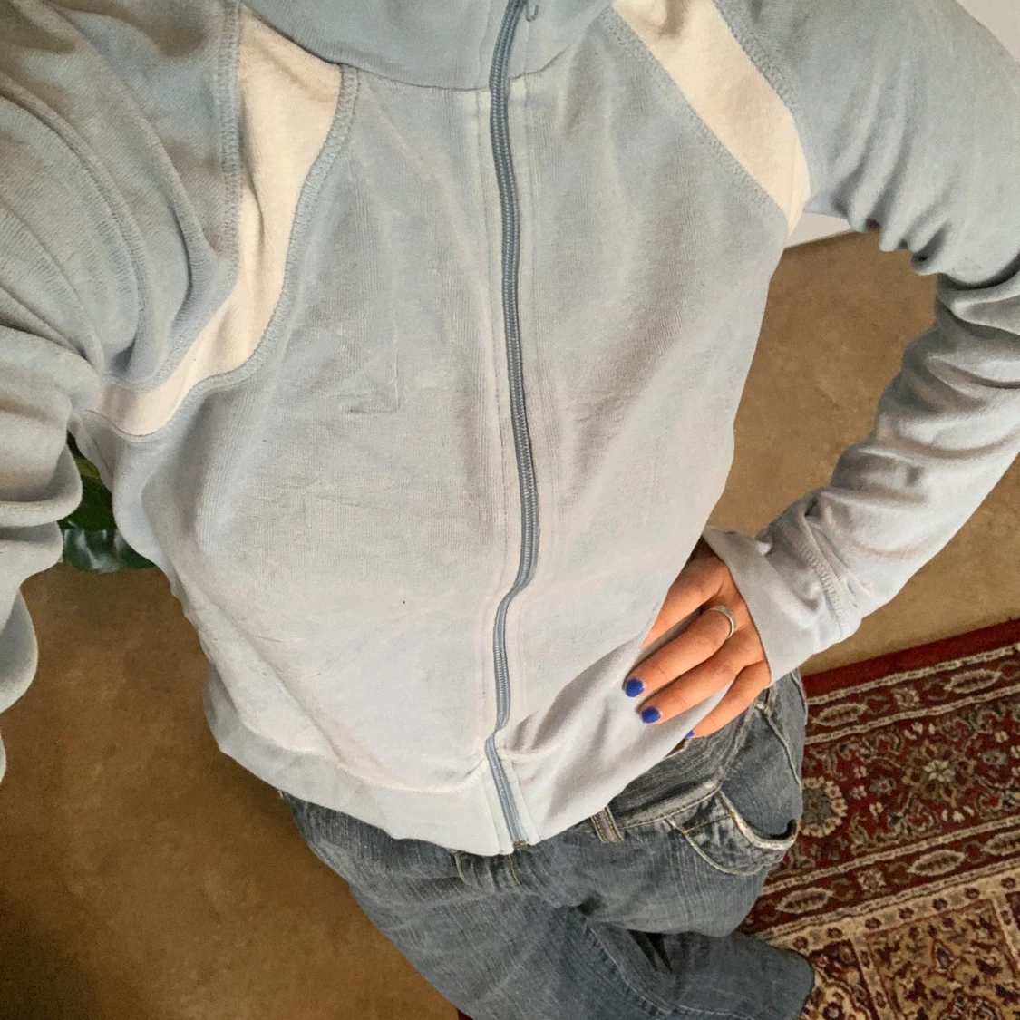 Ljusblå tröja  - 90