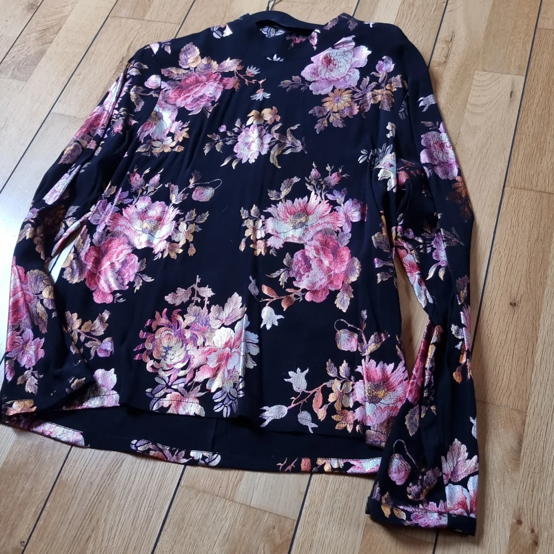 Blommig blus från JUST - 90