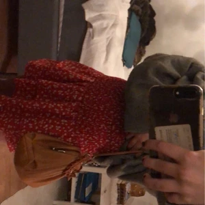 Sööt kjol - Gullig kjol köpt från shein säljer då den inte används🙁 helt oanvänd!🐱🐱🐱 pris kan diskuteras vid snabb affär❣️❣️❣️