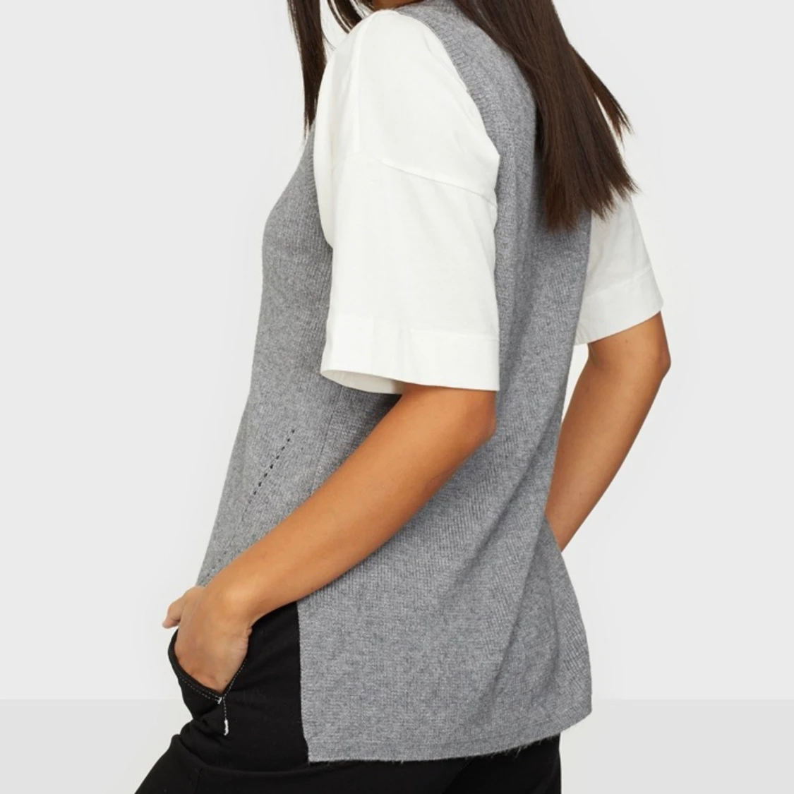 Grå stickad väst i strl M - 90