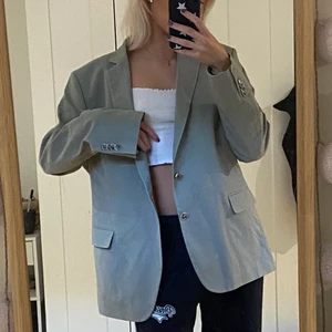 Ljusgrå kavaj - Ljusgrå kavaj i storlek 52.