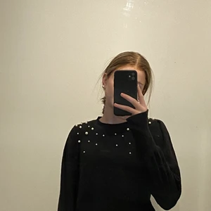 Långärmad från gina - En långärmad tröja med ett mjukt material och med  pärlor 