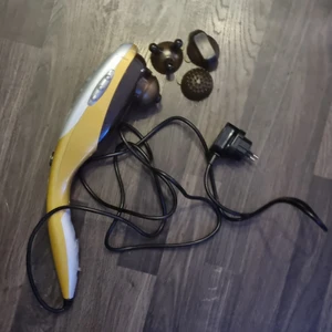 Massageapparat - Nyskick! 4 munstycken, kraftiga vibrationer. Bra massage efter tex träning ❣