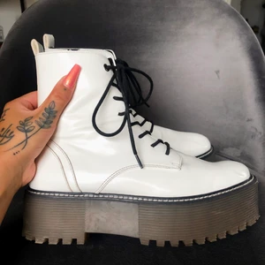 Platå kängor  - Från Berhska, älskar dem men tyvärr för stora! :( 