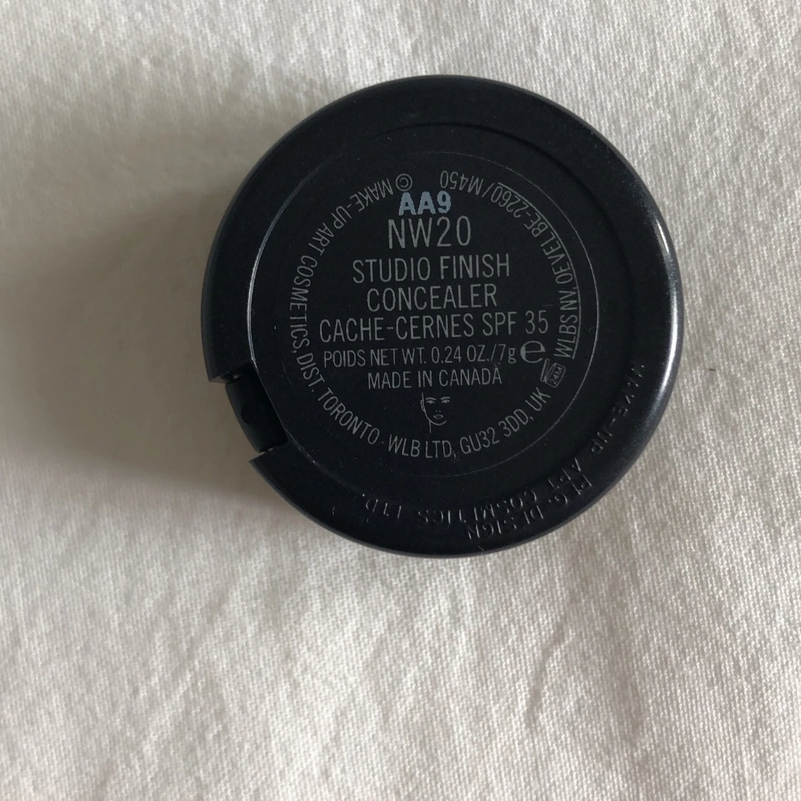 MAC concealer  - 90