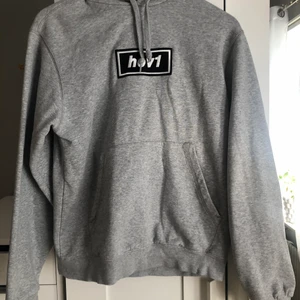 Hov1 merch - Säljer min hovet merch pågrund av att jag inte använder den. Jätte skön och inte använd mycket. 