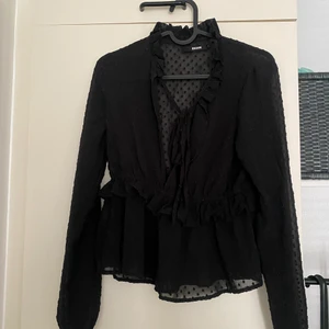 Svart blus - Bikbok  - Svart blus från Bikbok, passar fint till mycket. 