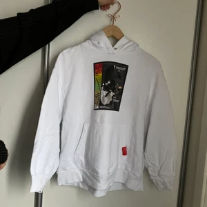   - Hoddie från Zara i storlek S. Använd några gånger men är i mycket fint skick🤪