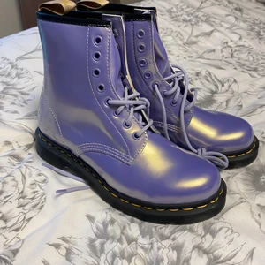 Dr martens skor lila - helt oanvända