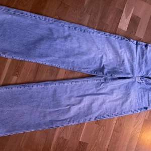 Wide leg jeans - Kan ta fler bilder vid intresse! Aldrig använda.