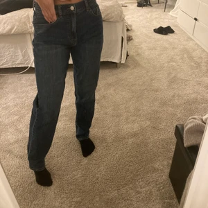 Lågmidjade jeans - Jeans, lågmidjade. Jag är 161cm🤩💕 frakten är 66kr 
