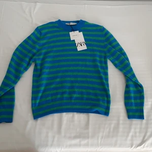 Zara tröja - Jättefin stickad tröja från zara som inte kommit till användning💕 slutsåld i alla storlekar på hemsidan💕💕nypris: 400 kr
