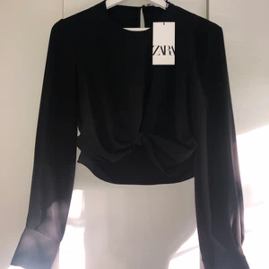 Zara Blus - Hen helt ny oanvänd blus från zara.