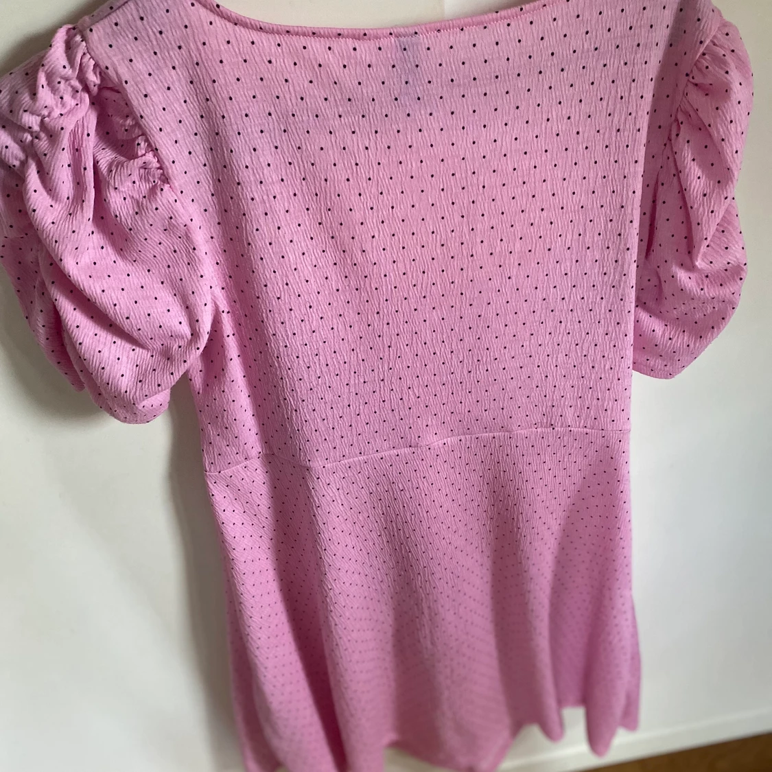 Rosa prickig klänning H&M  - 90