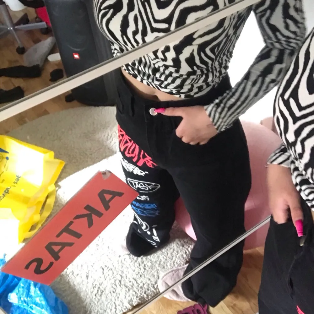 Snygg zebra mönstrad tröja me öppen rygg inte använd en ända gång😘. Tröjor & Koftor.