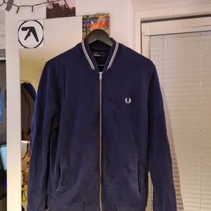 Fred perry kofta  - Storlek M, sjukt skön och simpel!