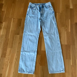 Rowe jeans weekday - Ett par jenas från Weekday i modellen rowe! 27/32 