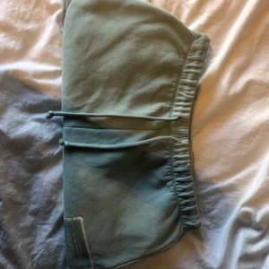 Blåa mjukis byxor - Väldigt bekväma mjukis byxor. Köpte de för länge sen men har inte använt de. Från H&M.