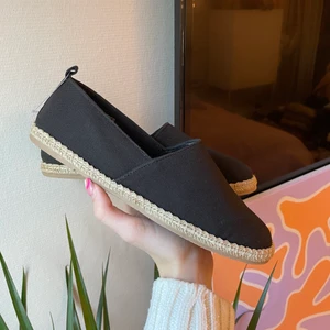 Skor - Tygskor från hm. Aldrig använda! 💕