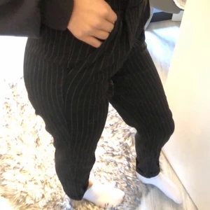 Stradivarius - Kostymbyxor från stradivarius i xs, oanvända med prislapp kvar. Fler bilder vid intresse kan ordnas💞