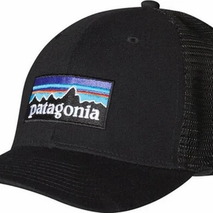 Patagonia Keps - Hej, säljer dennna keps då den tyvärr inte kommer till användning. Köpte den för 3 veckorsen den är hel och jätte bra skick, Ny pris 450 kr. Pris kan även diskuteras💕💕💕