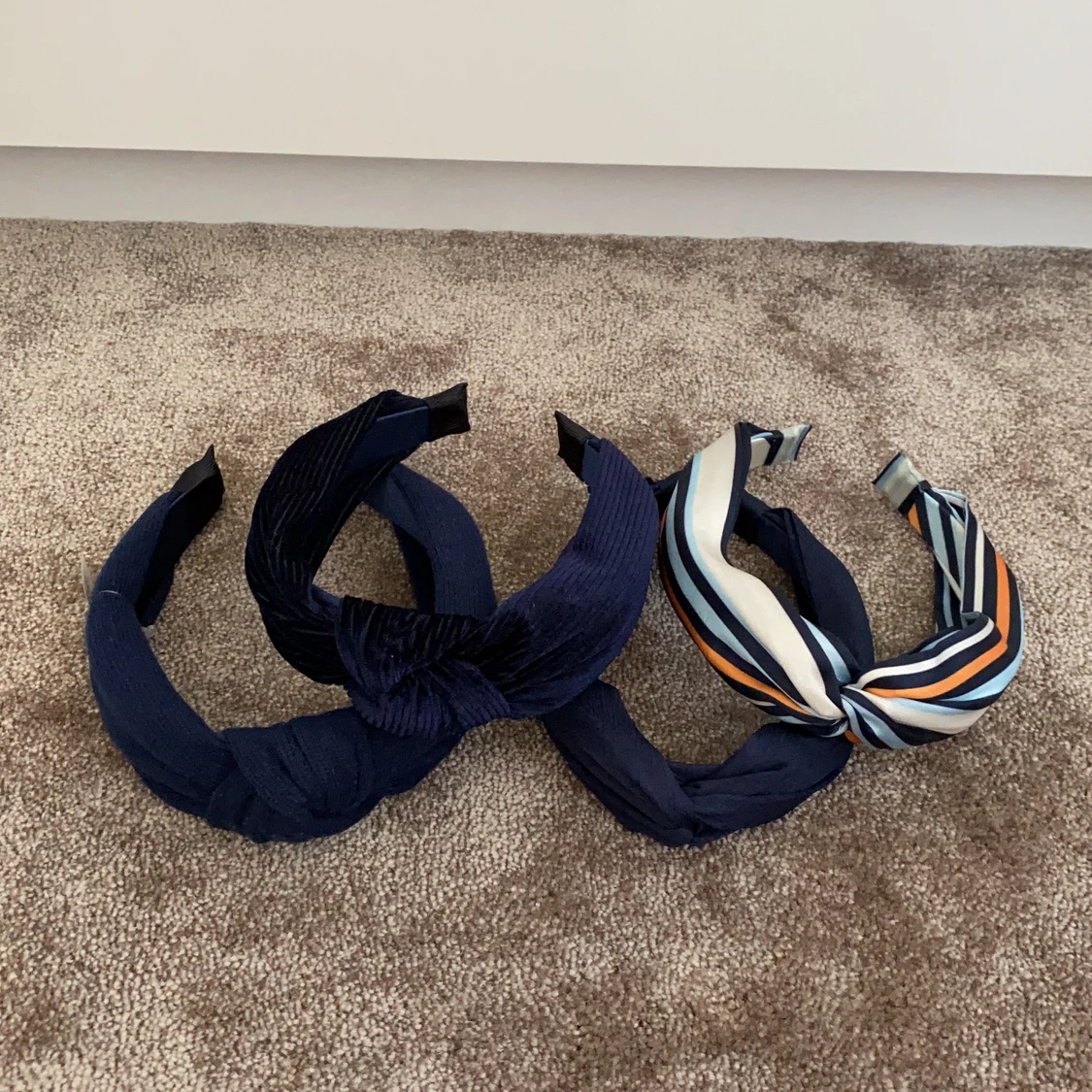 Oanvända diadem från glitter